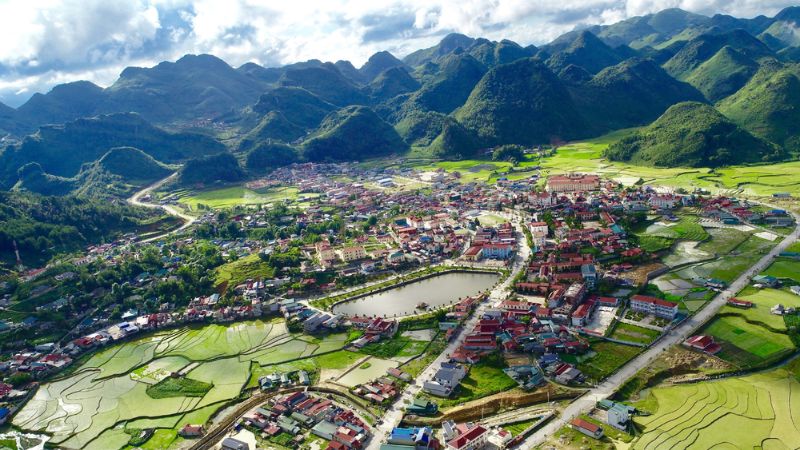 kham-pha-du-lich-tam-duong-lai-chau-voi-6-dia-diem-cuc-dep-202303221047074650.jpg (109 KB)