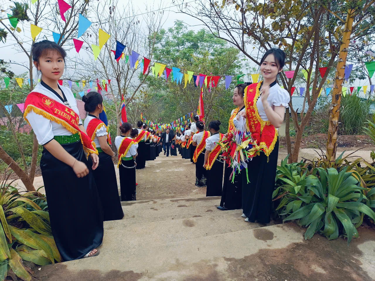 lễ hội.jpg (593 KB)